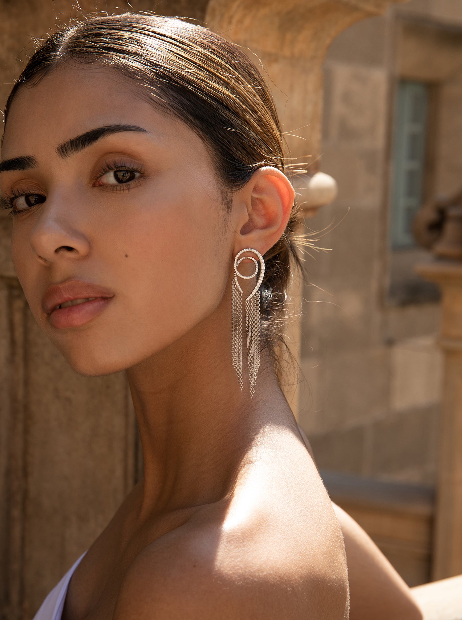 Pendientes largos diseño cortina de cadenas y circonitas