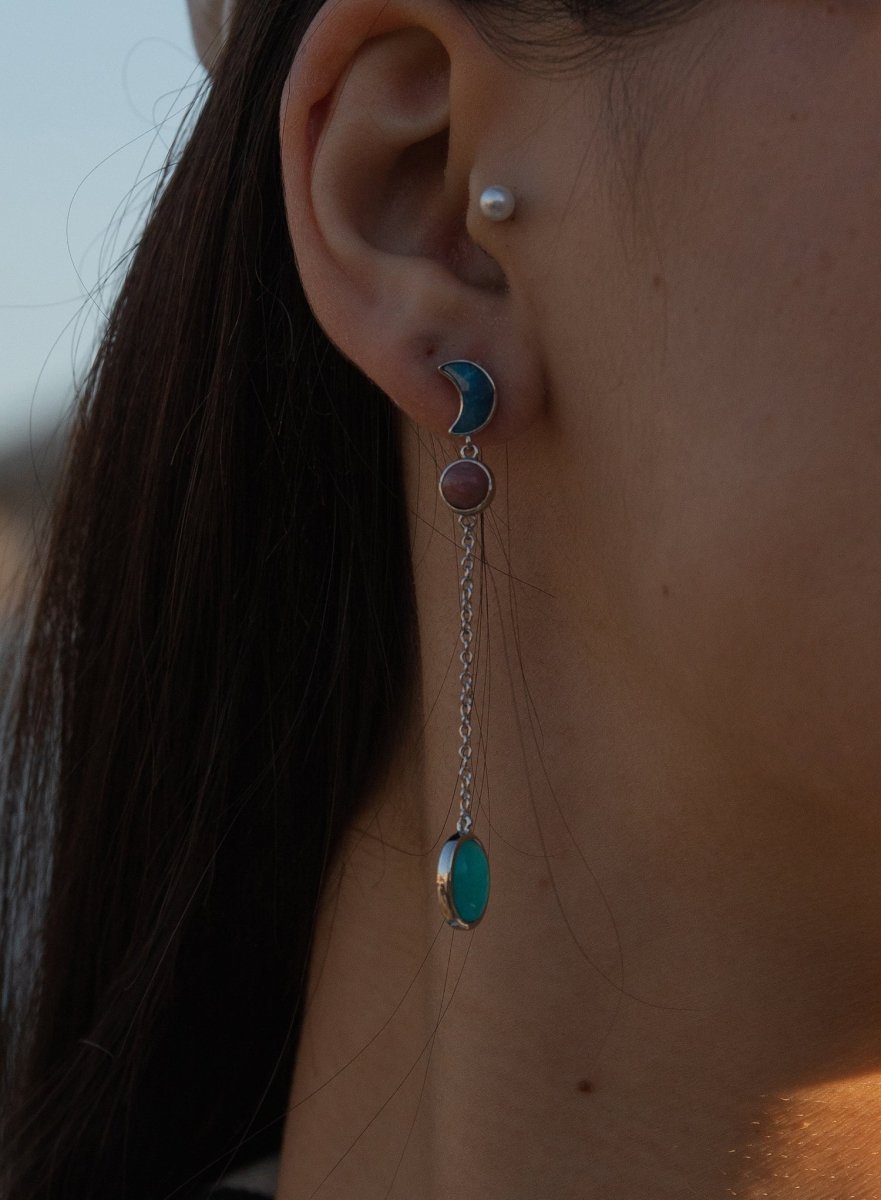 Pendientes largos diseño de triple motivo bañados en oro-LINEARGENT