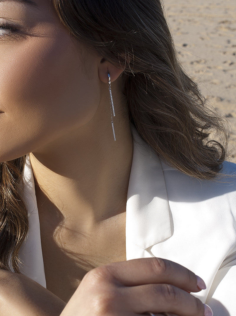 Pendientes largos estilo aro con detalle rígido de circonitas-LINEARGENT