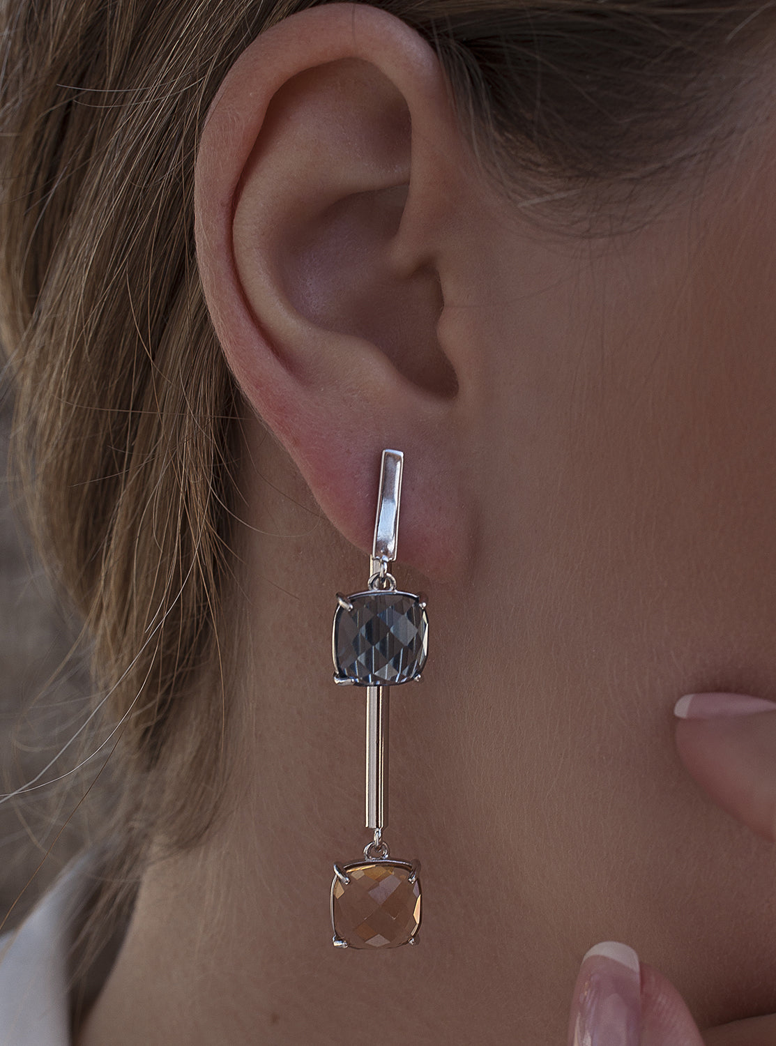 Pendientes largos estilo palillo con dos cuarzos adamantinos-LINEARGENT