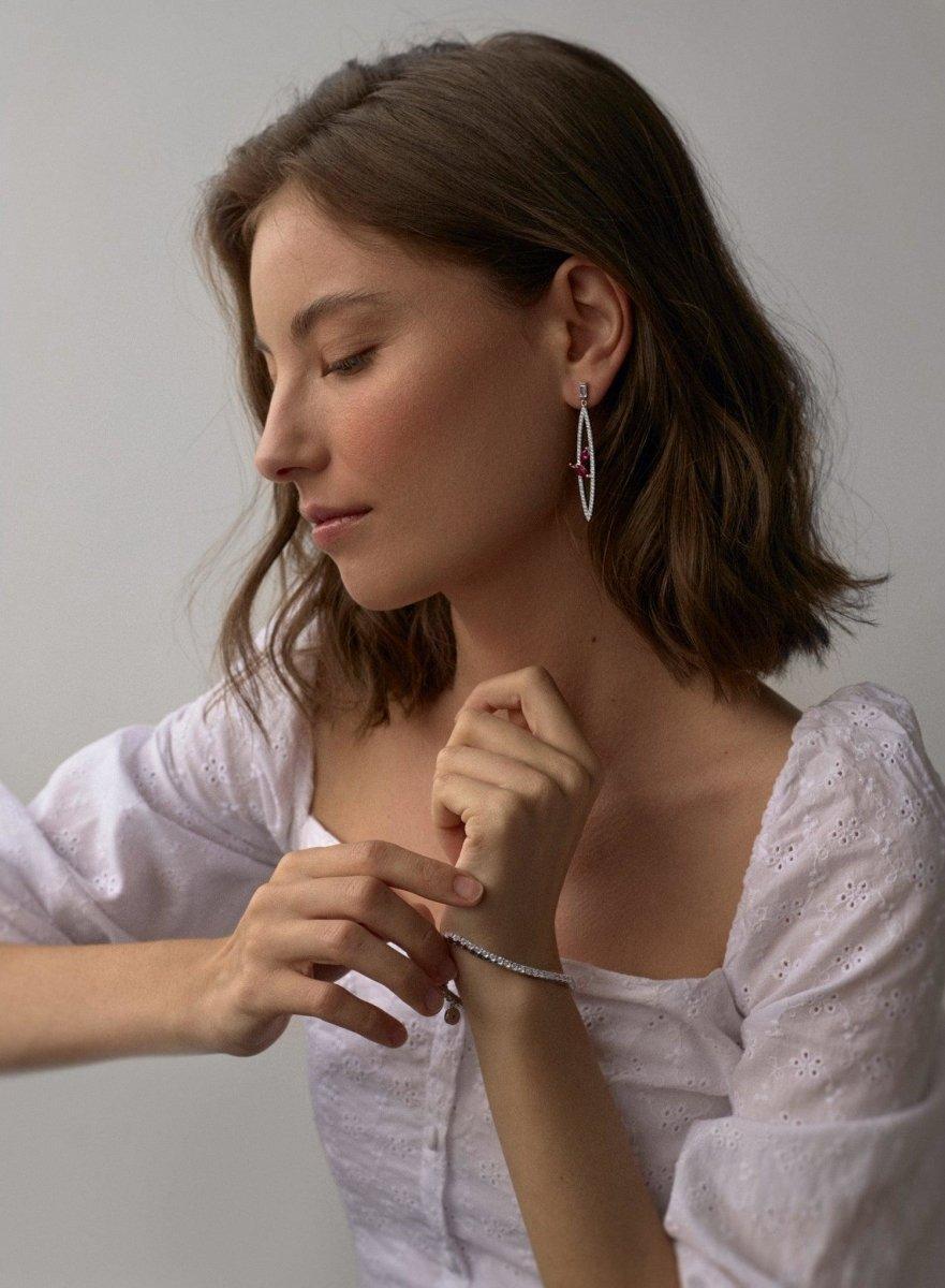 boucles d'oreilles longs fins de argent design ovale avec zircons-LINEARGENT