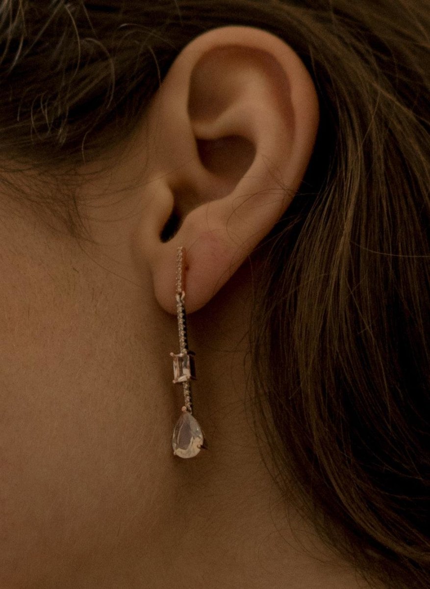 Pendientes largos finos de plata diseño palillo con circonitas en rosa-LINEARGENT