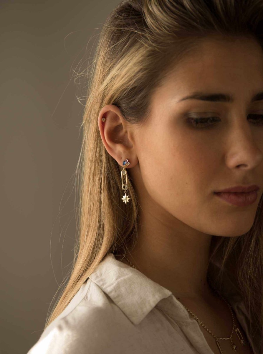 Boucles d'oreilles longs motif de motif épingle à nourrice et étoile avec zircons