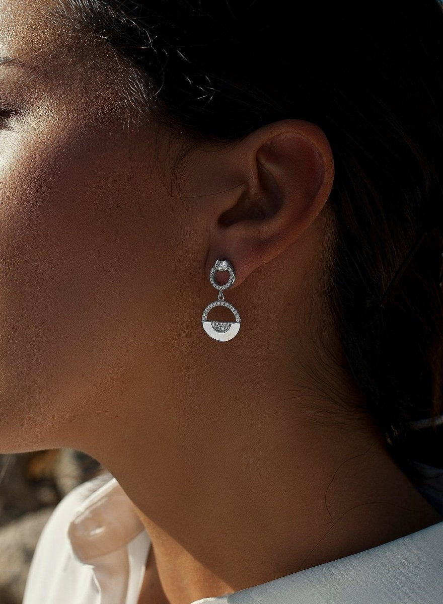 earrings long silver and zirconias with circles of different sizes