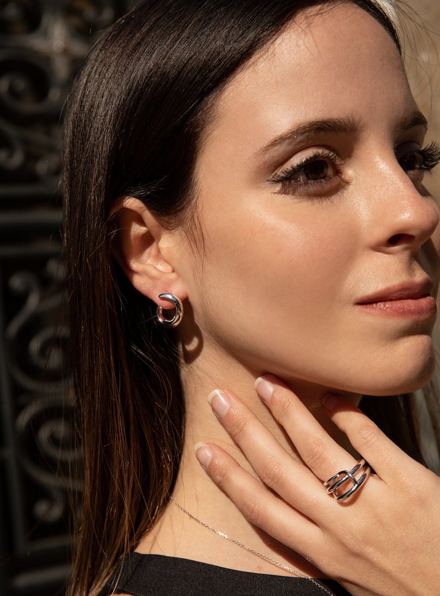 Pendientes originales de plata con motivo de círculo abierto contorno irregular