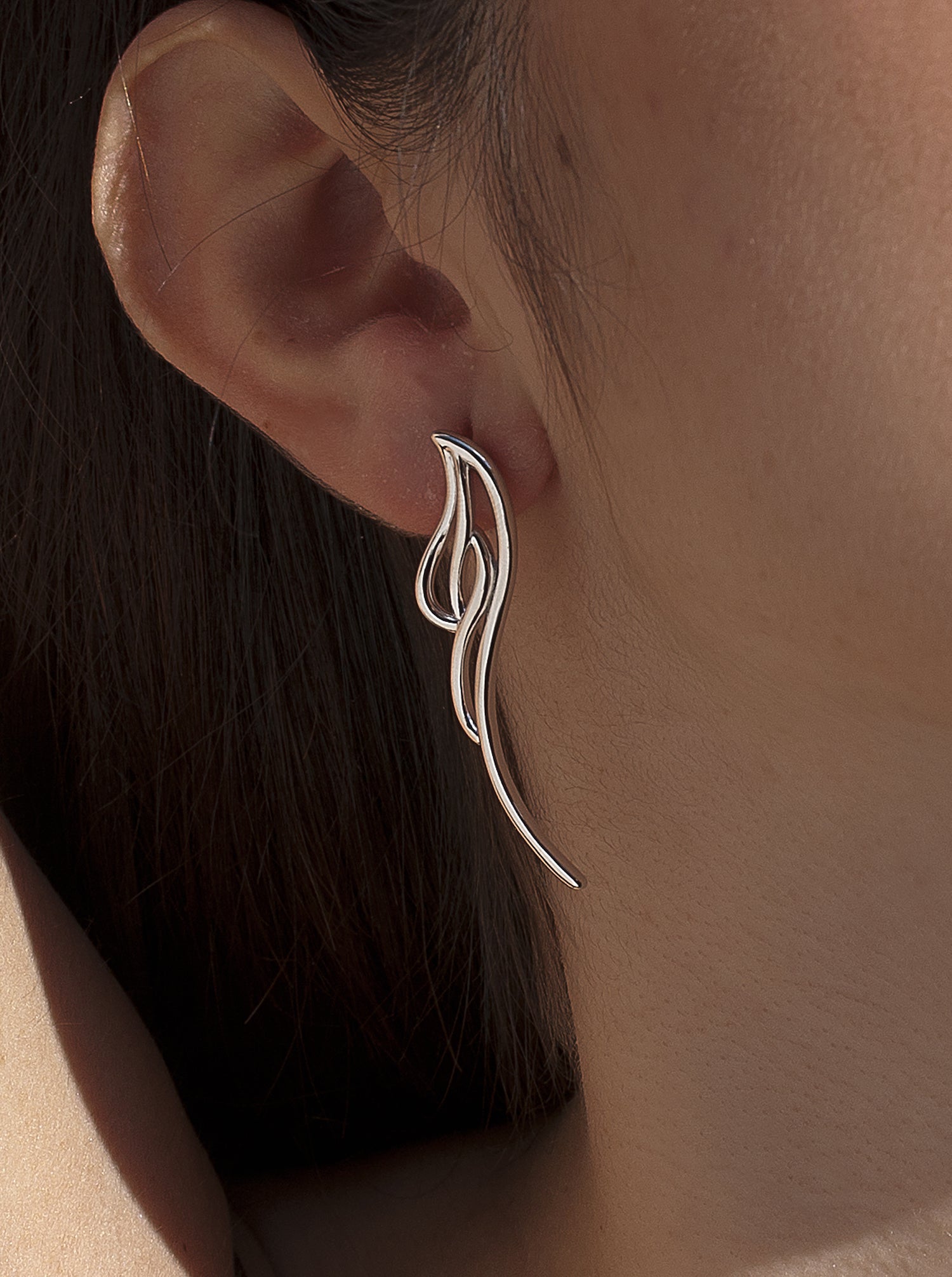 Pendientes originales de plata diseño irregular en plata lisa-LINEARGENT