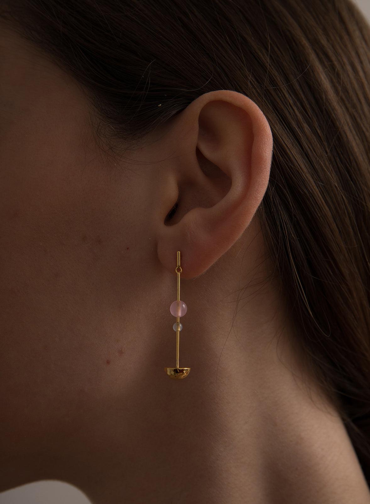 Pendientes originales de plata irregulares con piedras de colores