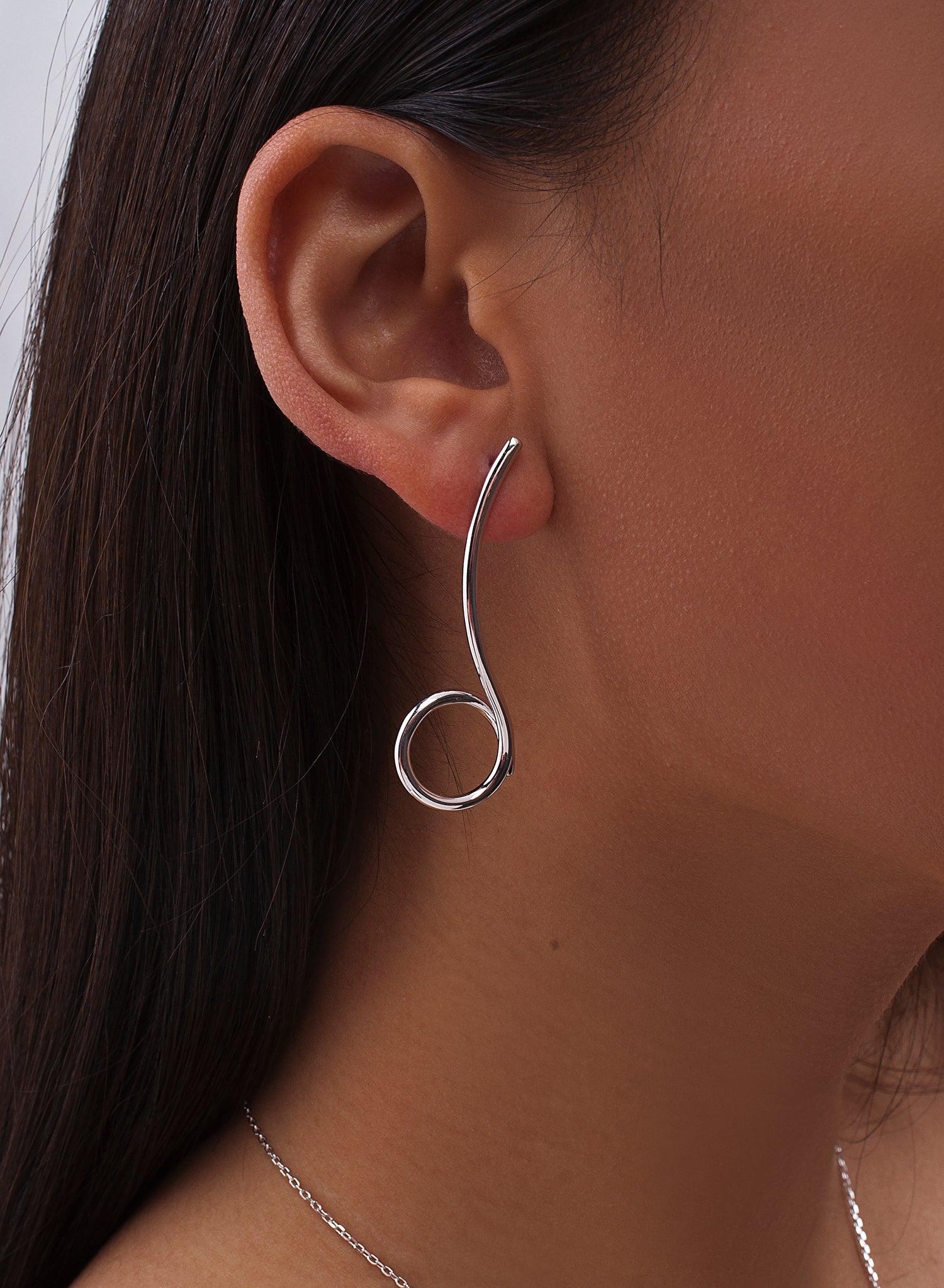 Earrings - Original earrings in plain silver intertwined design