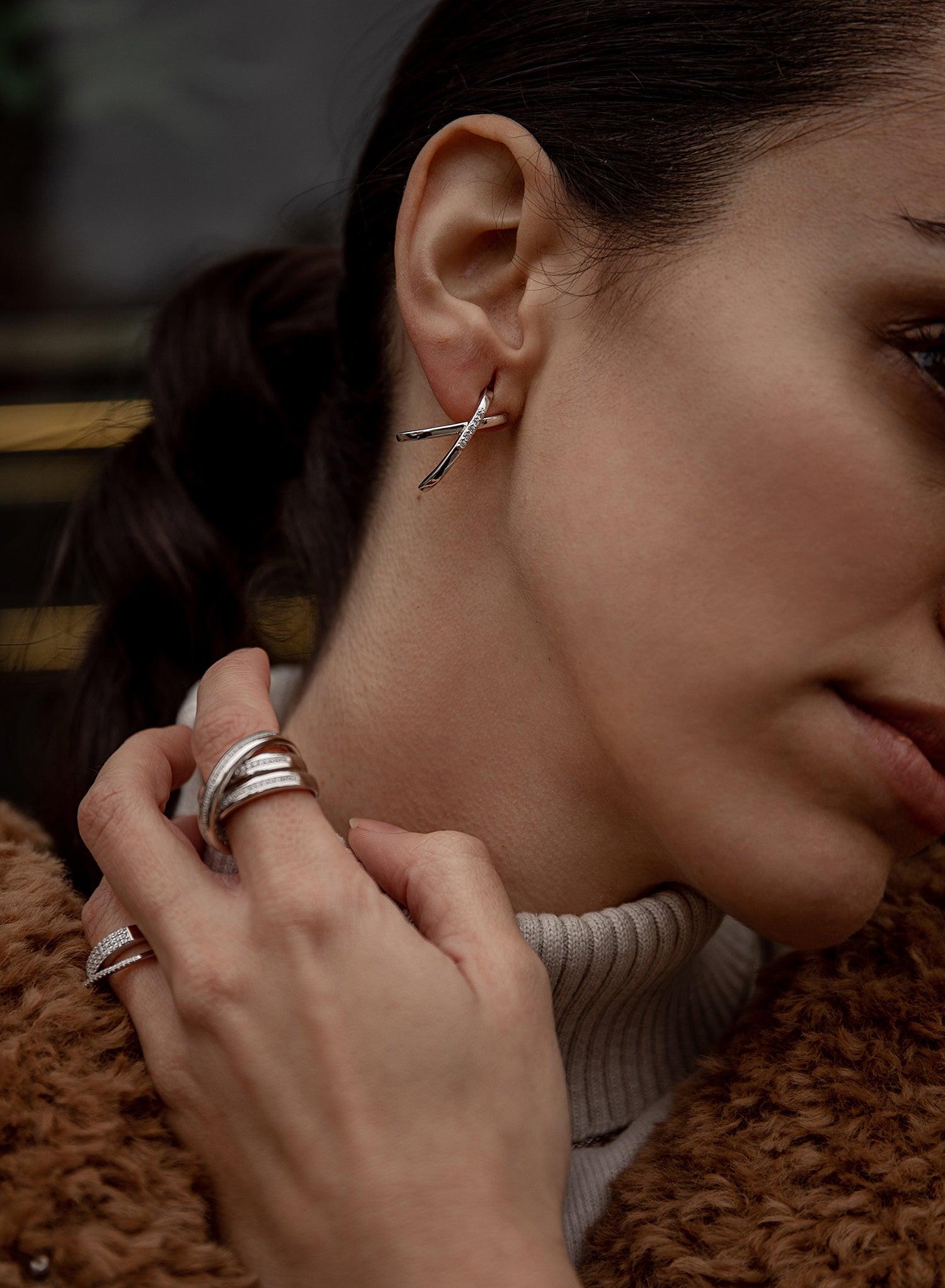 Boucles d'oreilles originaux design de deux bandes croisées