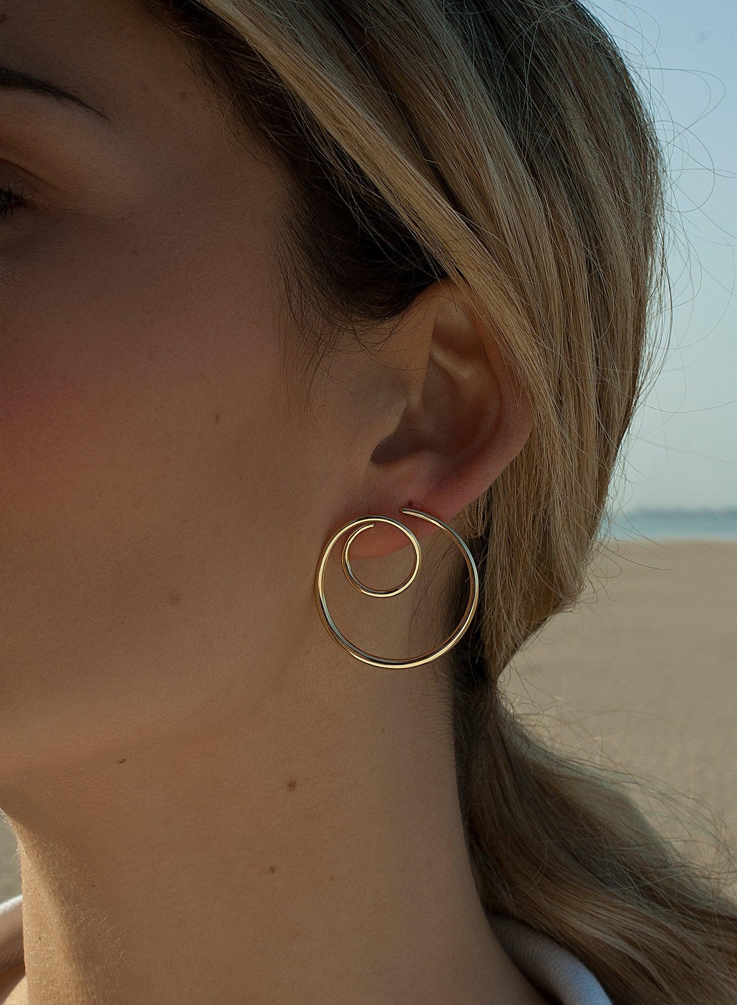 Pendientes originales diseño espiral bañados en oro