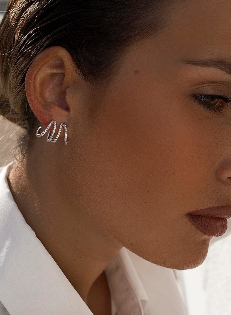 Pendientes originales diseño espiral de circonitas