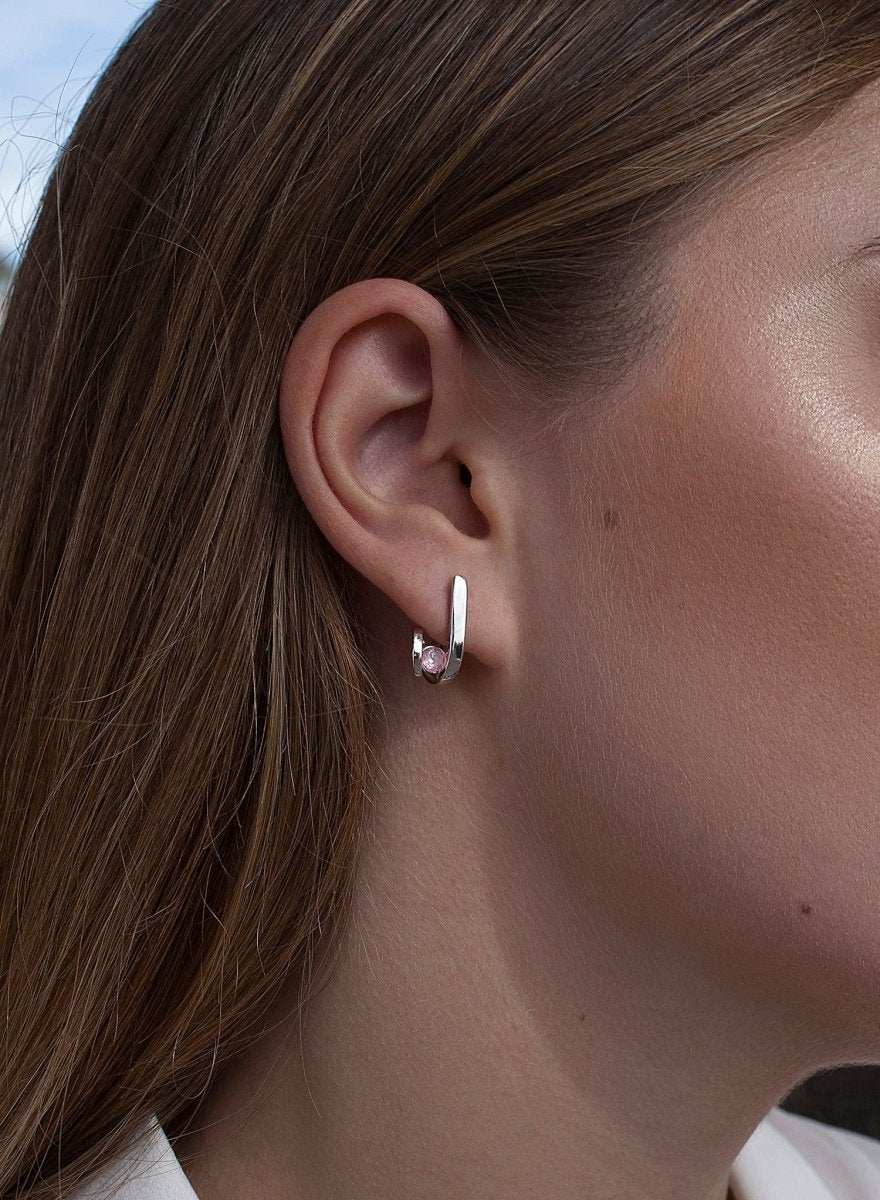 Pendientes originales diseño zig-zag con gema en tono rosa-LINEARGENT