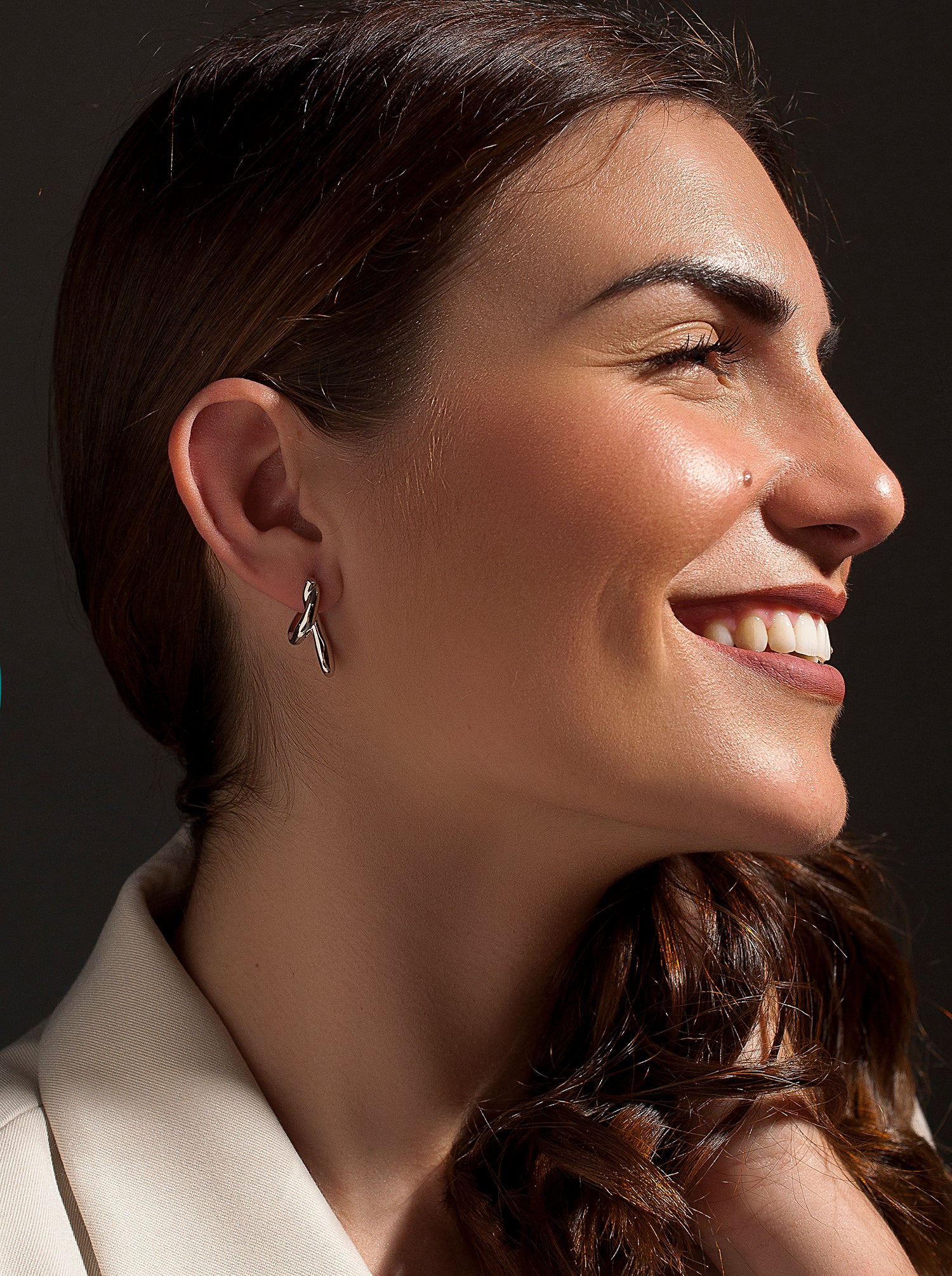 Pendientes originales en plata estilo aro entrelazado