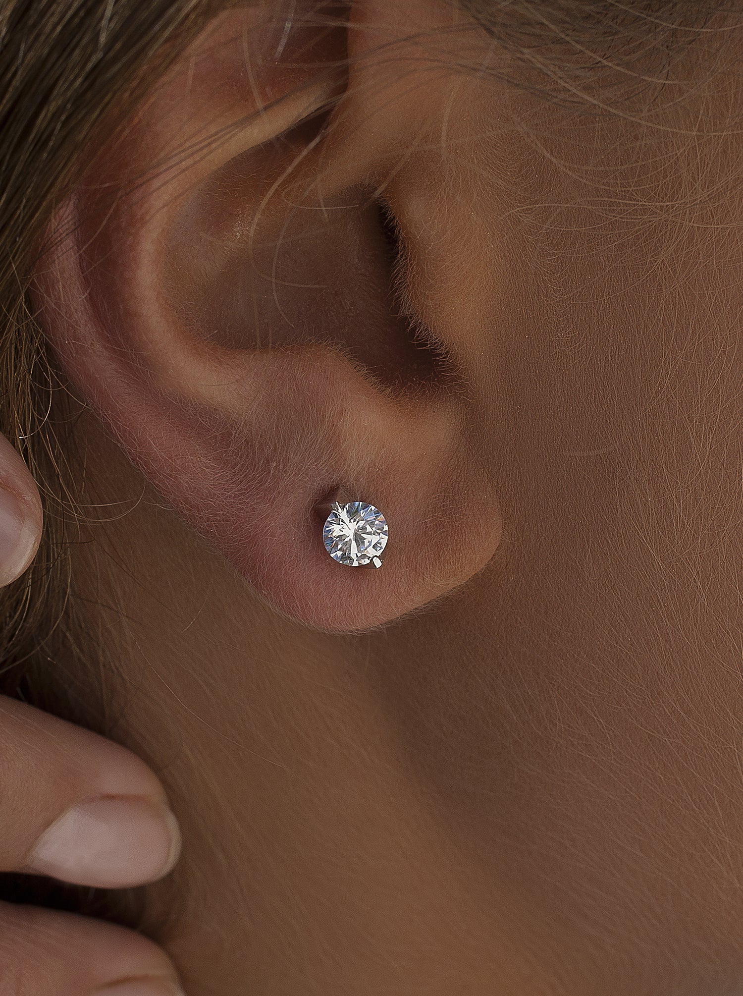 petits  boucles d'oreillesavec zircon et LINEARGENT