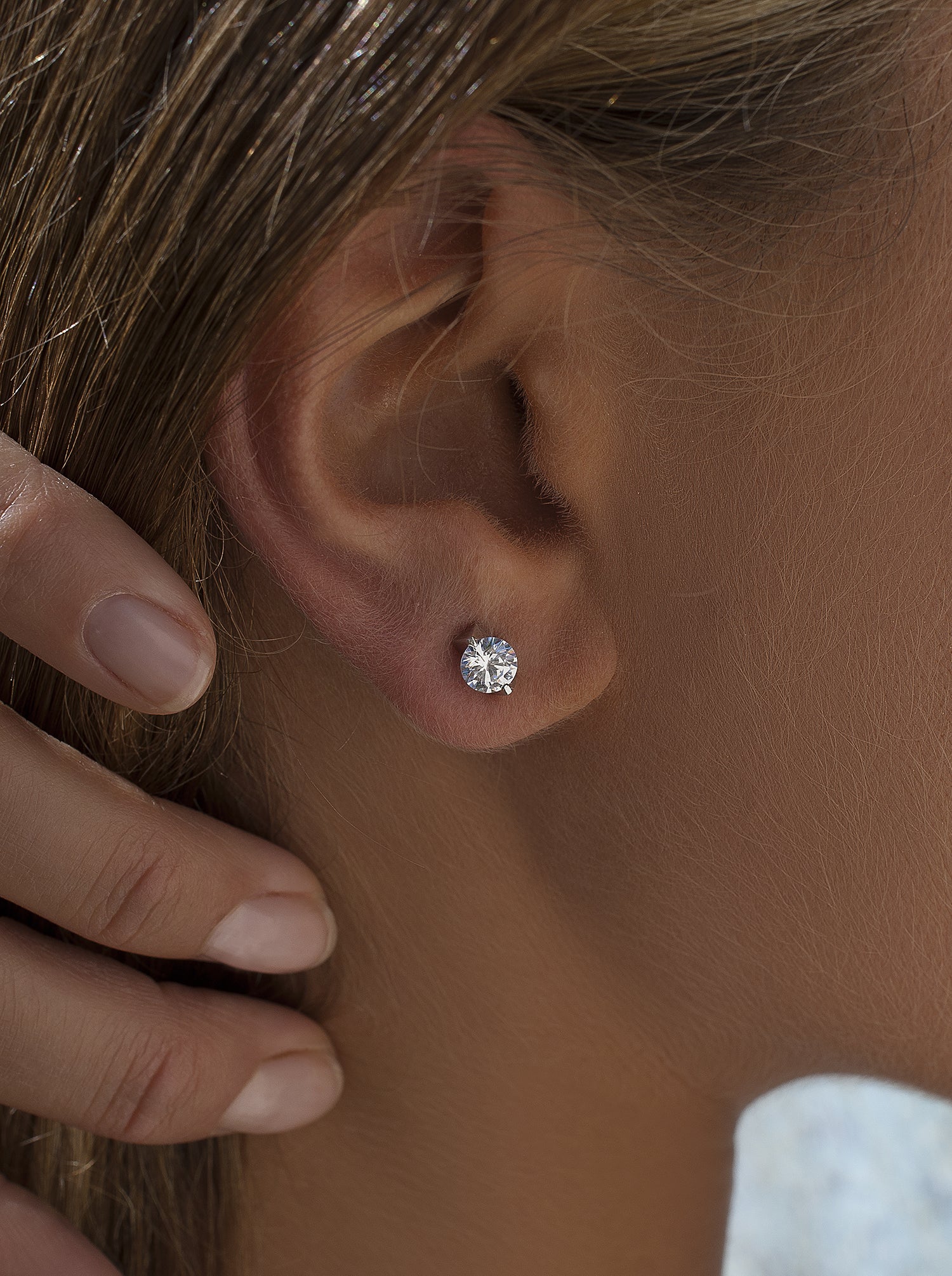 petits  boucles d'oreillesavec zircon et LINEARGENT