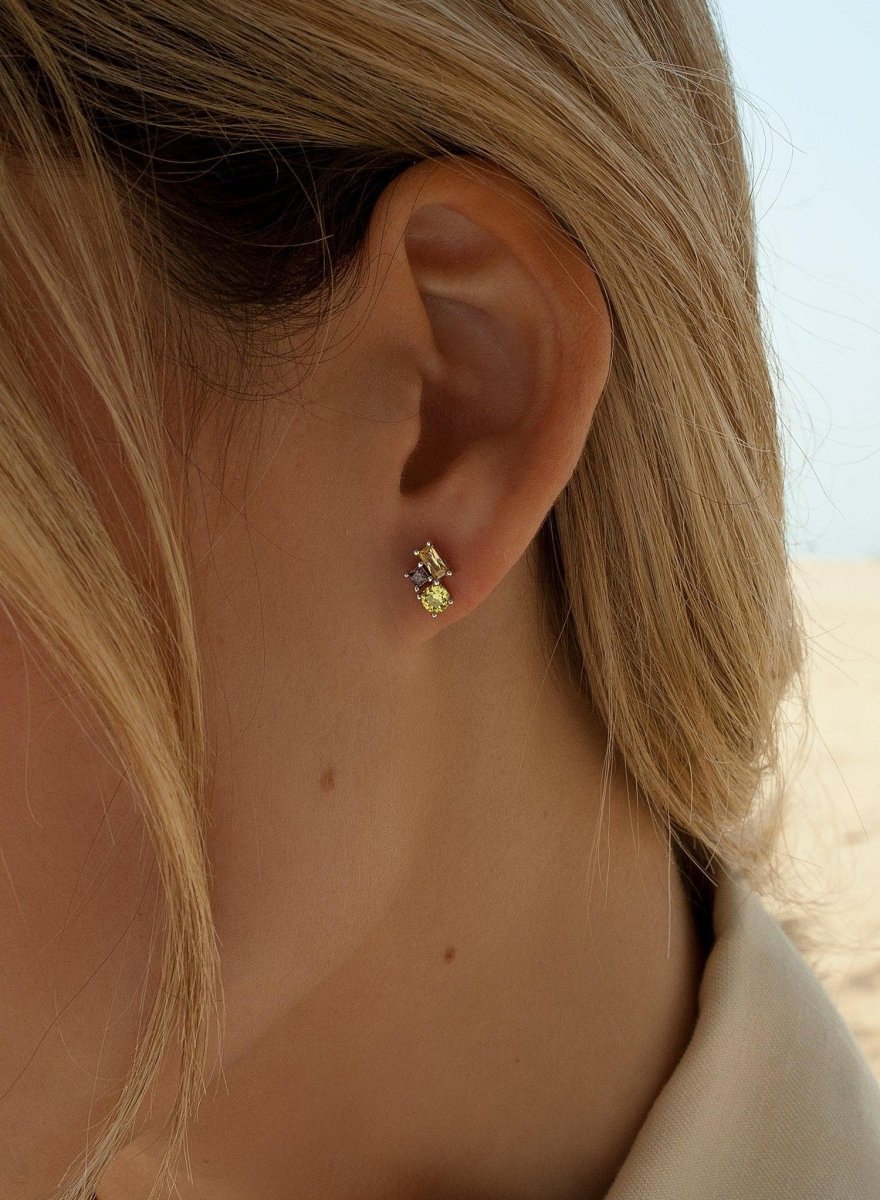 Pendientes pequeños diseño de cuarzos adamantinos talla redonda