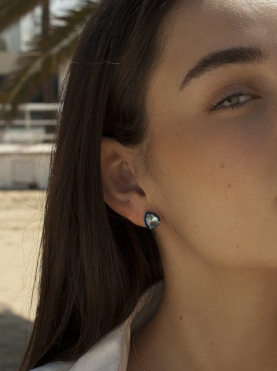Pendientes pequeños diseño de gota combinados con esmalte azul