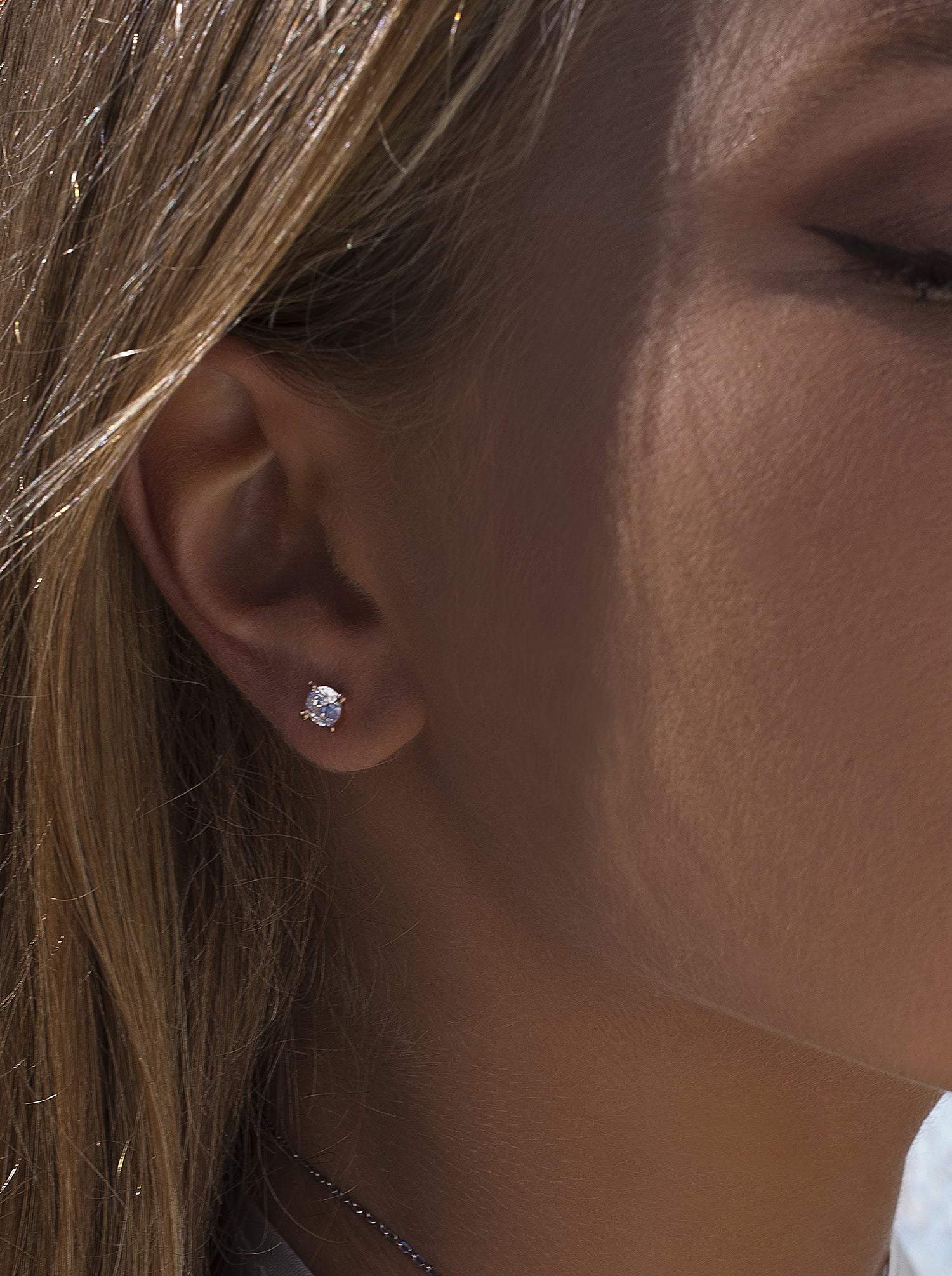 Pendientes pequeños plata baño rosa diseño 4 garras con circonita-LINEARGENT