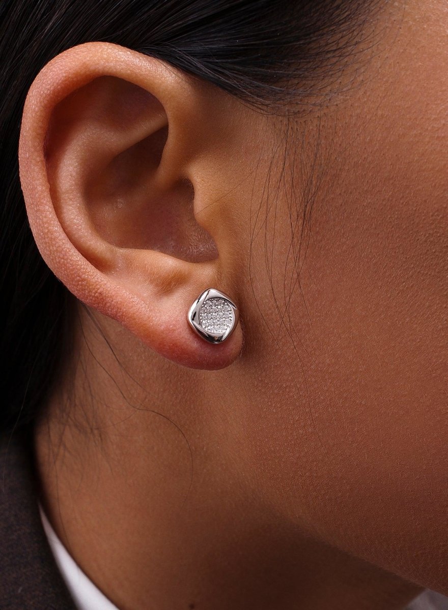 Pendientes pequeños plata brillantes con silueta circular y circonitas-LINEARGENT