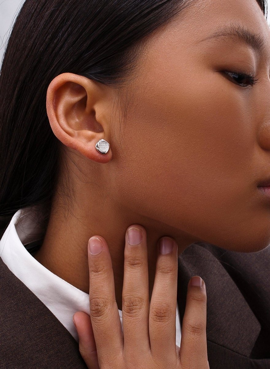 Pendientes pequeños plata brillantes con silueta circular y circonitas-LINEARGENT