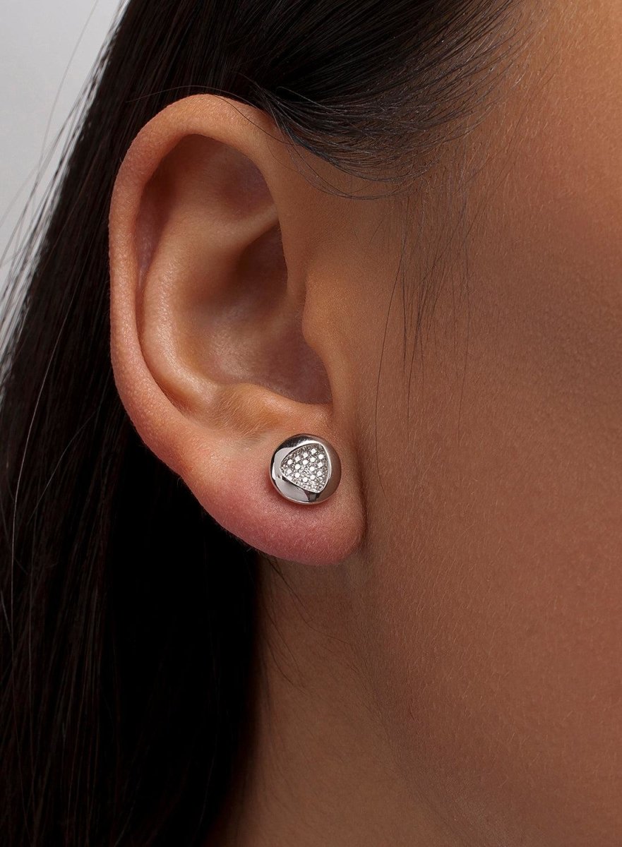 Boucles d'oreilles petits argent brillants avec silhouette triangulaire et zircons-LINEARGENT