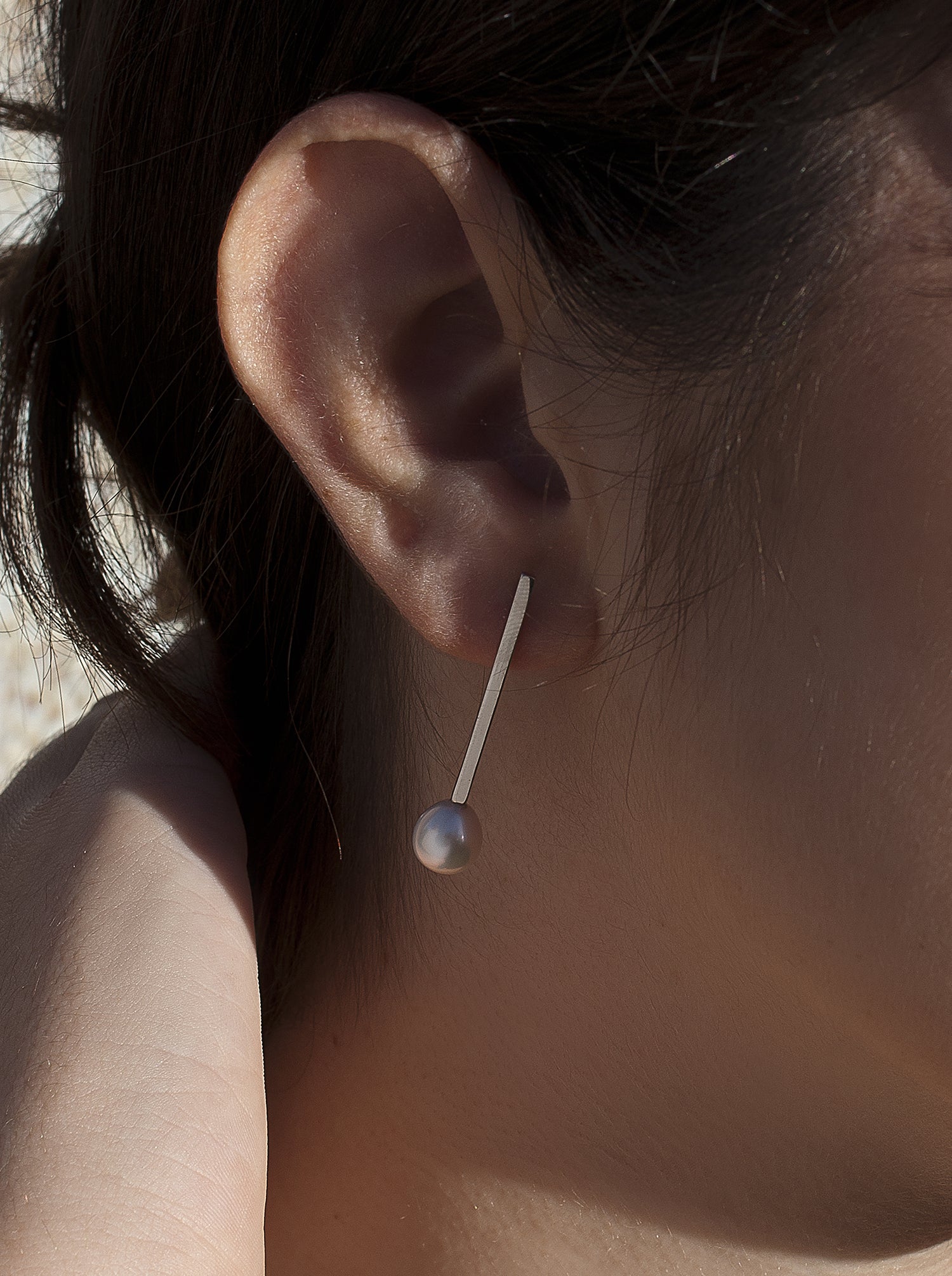 Pendientes perla de plata estilo minimalista