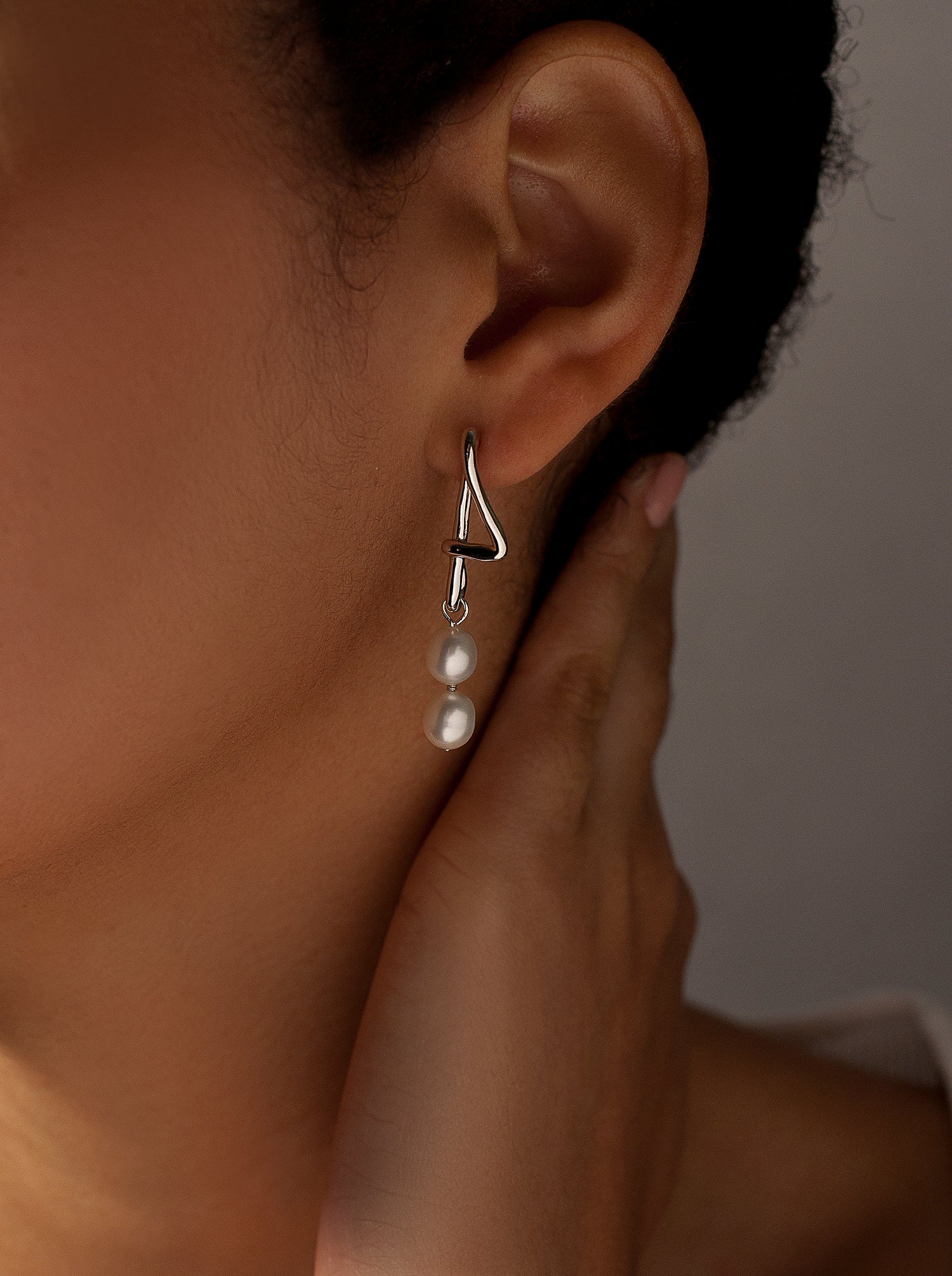 Boucles d'oreilles perles  dde argent avec design géomérique