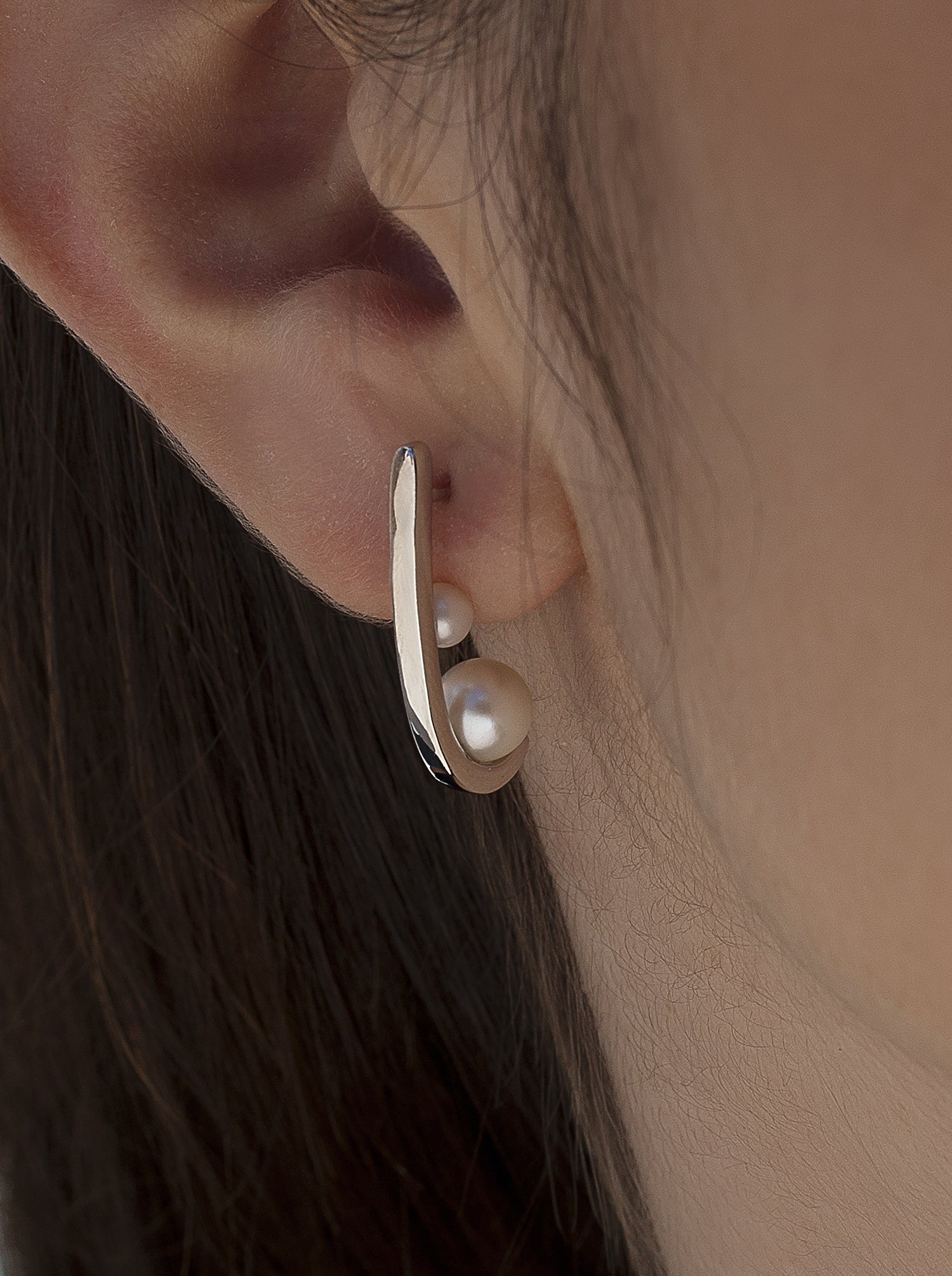 Pendientes perlas de plata diseño gancho con doble perla-LINEARGENT