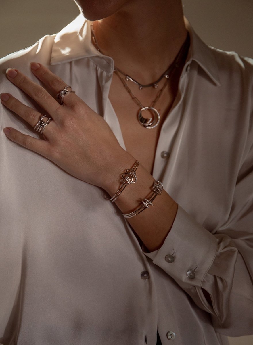 Pulsera esclava de plata diseño tirabuzones de circonita y plata lisa