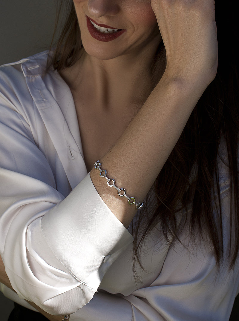 Pulsera eslabones en forma circular y circonitas