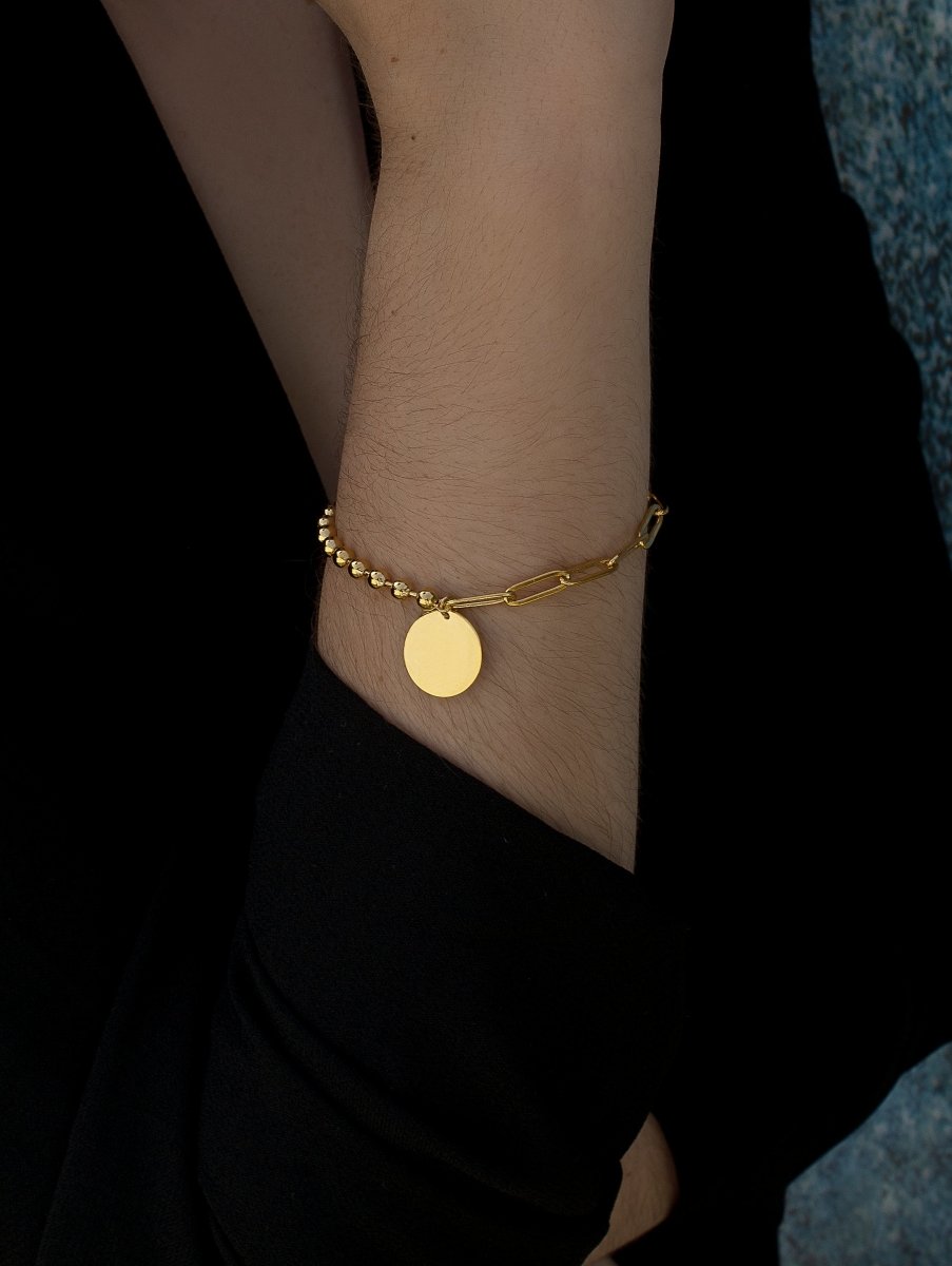 Pulseras con colgantes de plata bañados en oro con charm redondo y bolitas