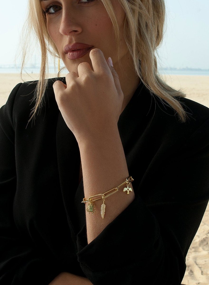 bracelets avec pendentifs design de maillons dorés