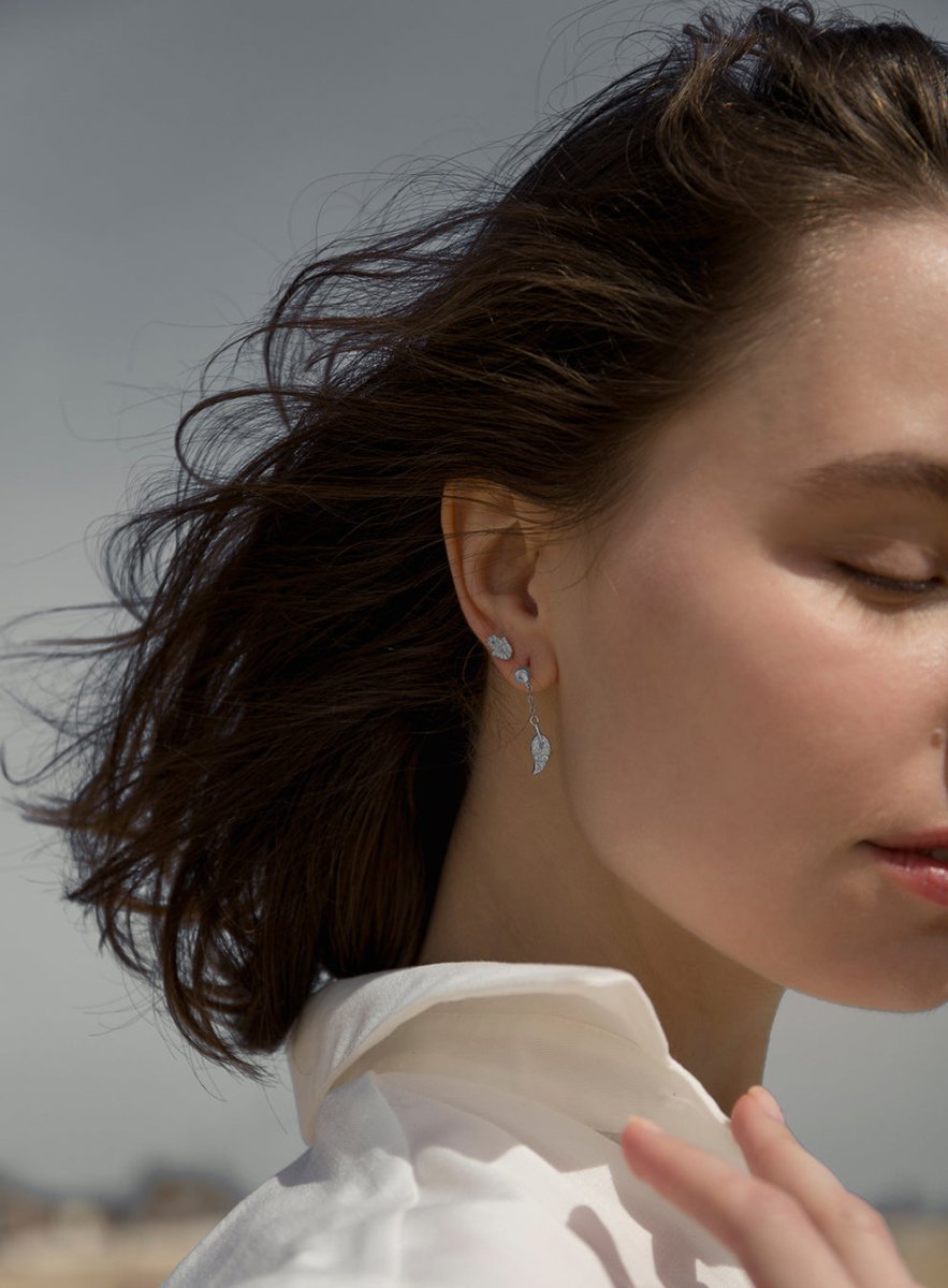 Segundo pendiente de plata con charm de mano de fátima-LINEARGENT