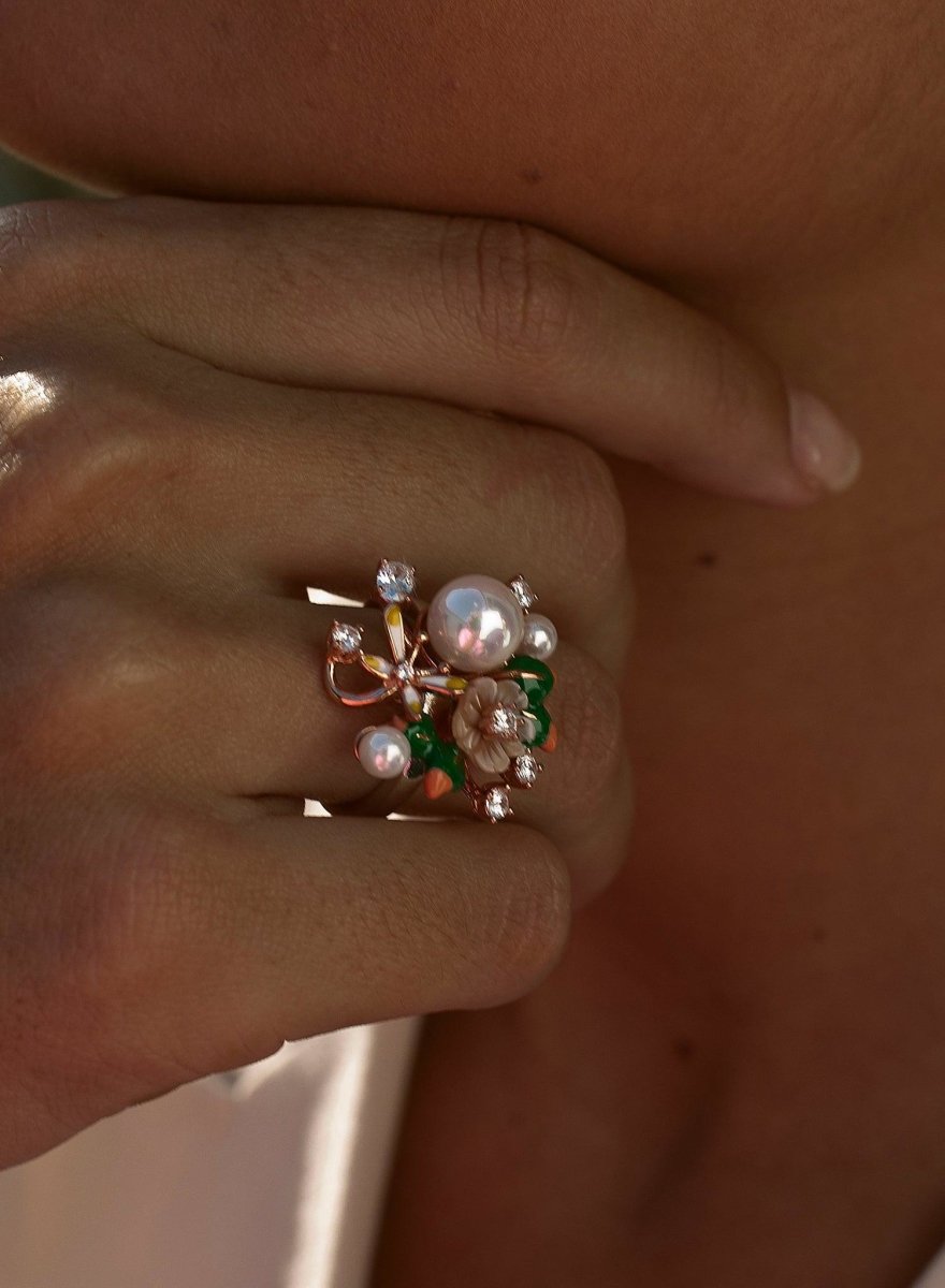 Anillo · Anillos con perlas diseño floral con circonitas