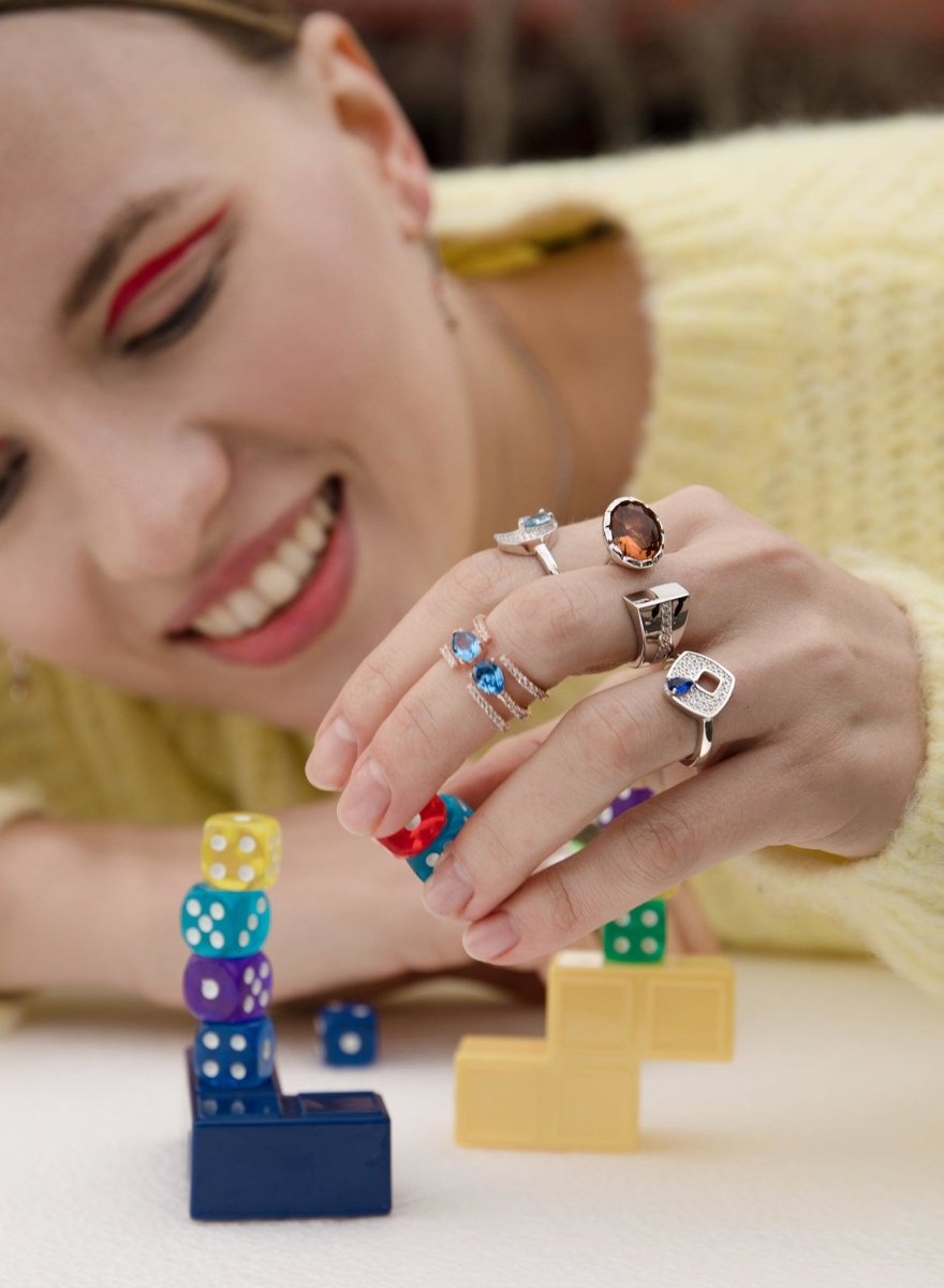 Anillos grandes dise o abierto con piedra en tono bronce Lineargent