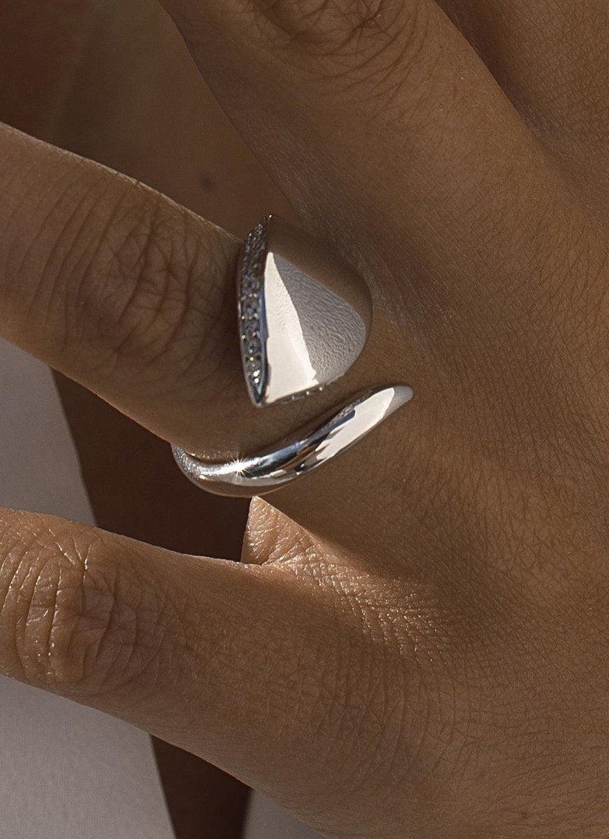 Ring - Oversize style design rings with zirconia rails