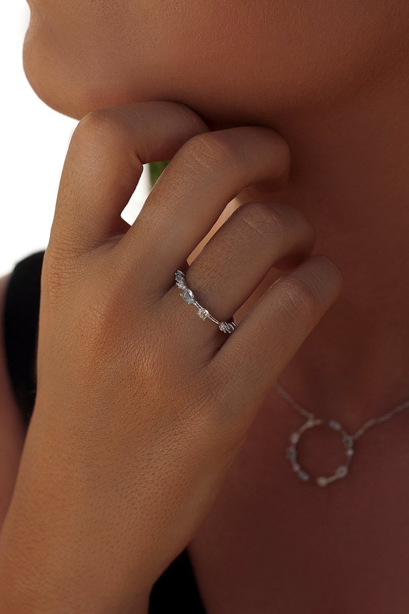 Ring - Thin rings with spaced adamantine quartz design