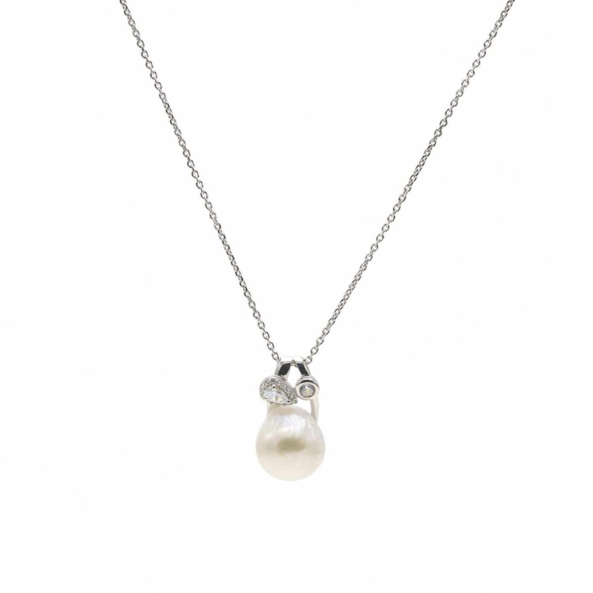 Collar · Colgante de plata con triple motivo de perla  cuarzo adamantino y circonitas