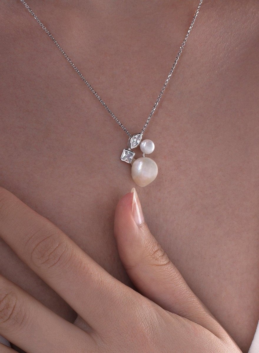 Collar · Colgante perlas de plata compuesto por motivo de doble perla y doble cuarzo adamantino