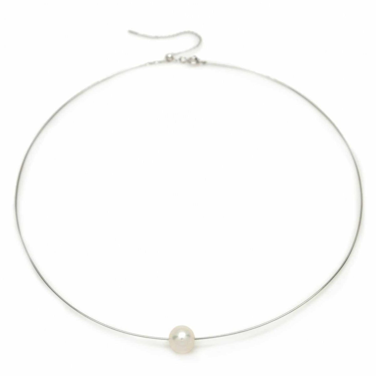 Necklace - Silver pearls pendant with rigid design