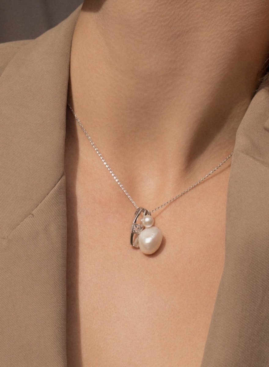 Collar · Colgante perlas en plata triple rail