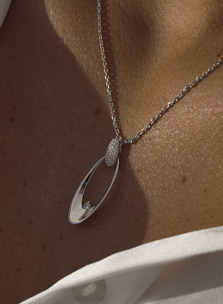 Collar · Colgante plata originales diseño oval con circonitas