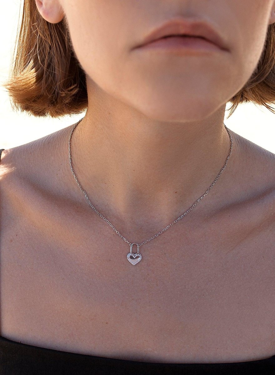 Collar · Colgantes pequeños de plata diseño corazón
