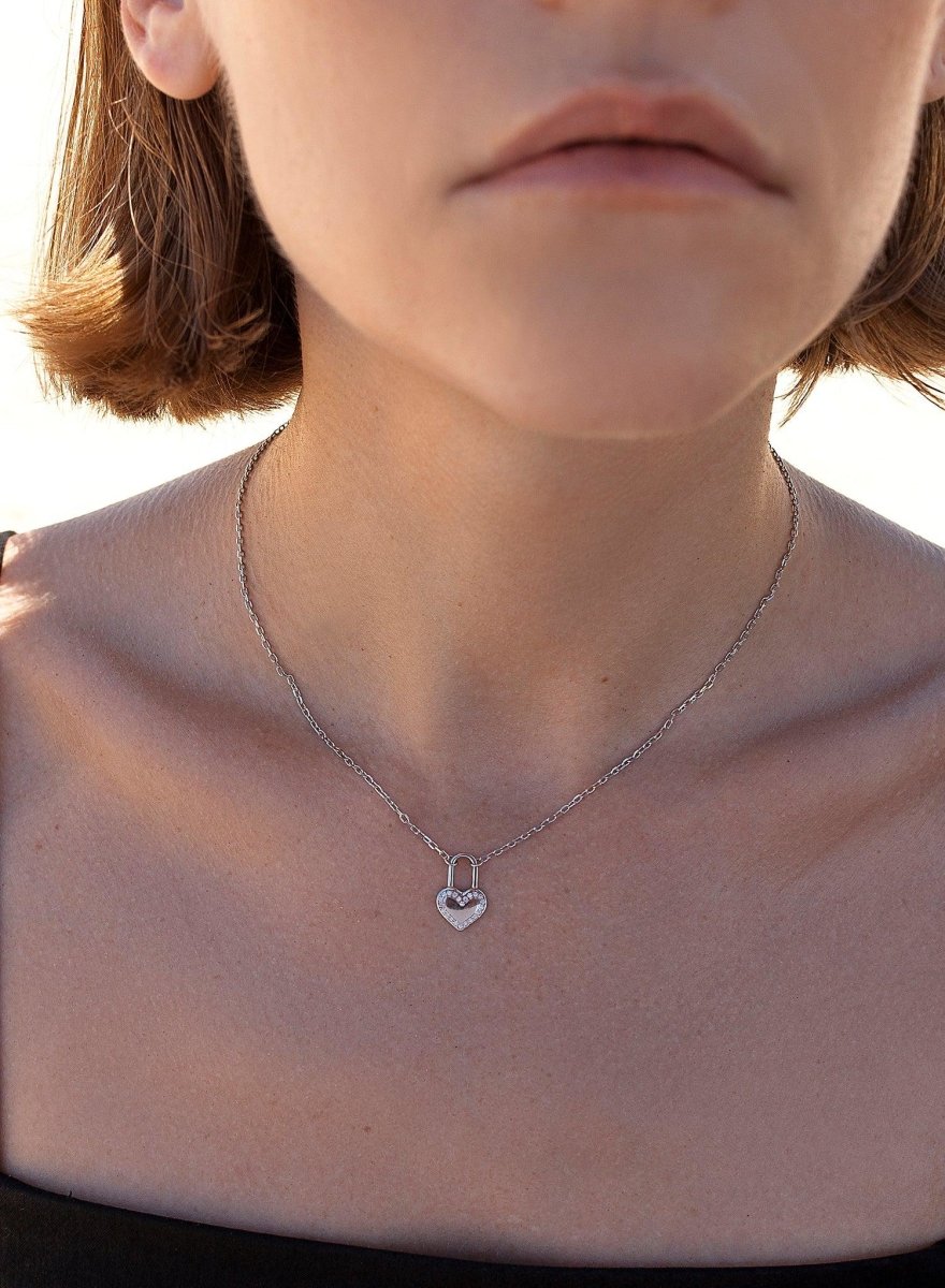 Collar · Colgantes pequeños de plata diseño corazón
