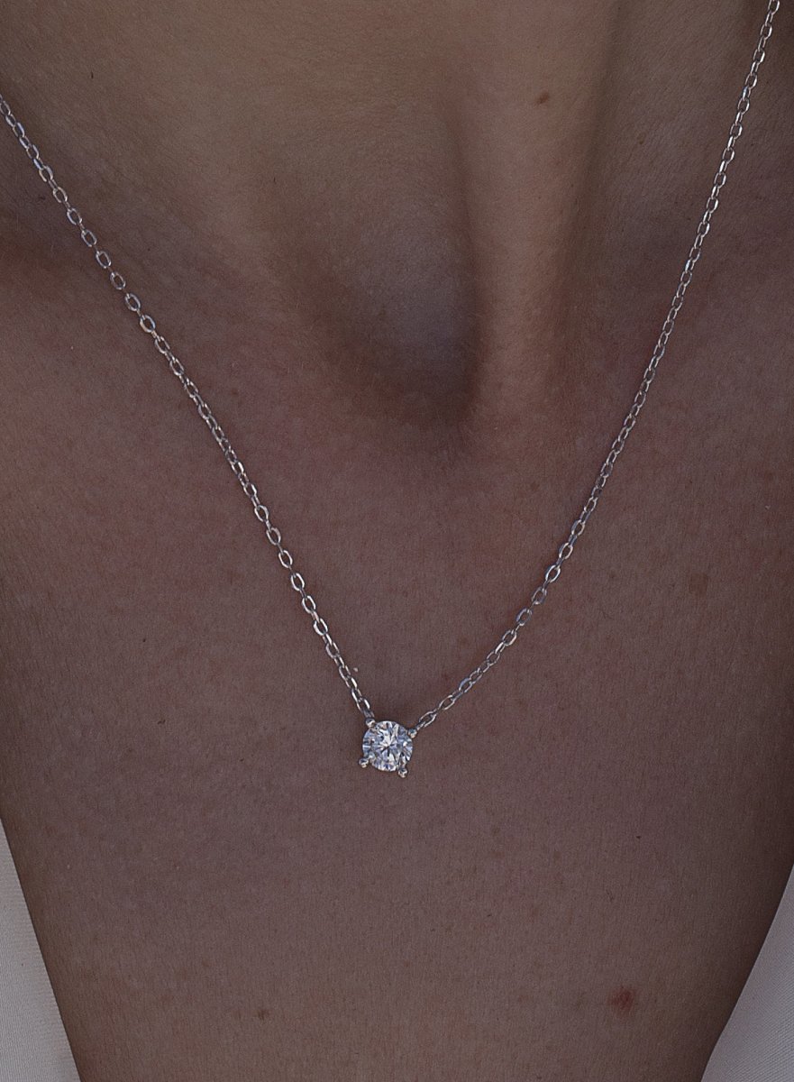 Necklace - Small chaton design pendants in plain silver
