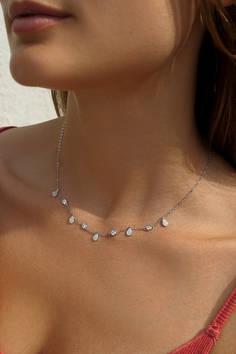 Collar · Collares con colgantes de plata con diseño de lágrimas de circonita