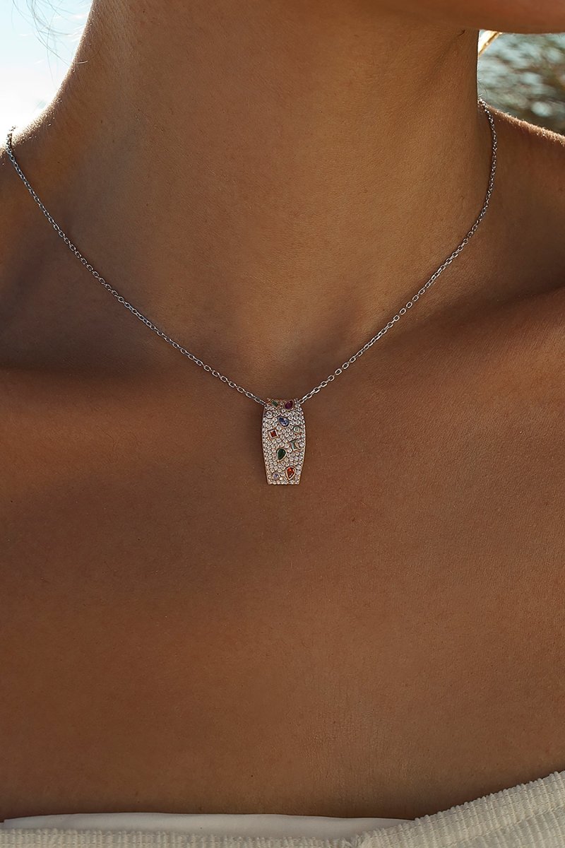 Necklace - Brilliant pendant with zirconia design and stones