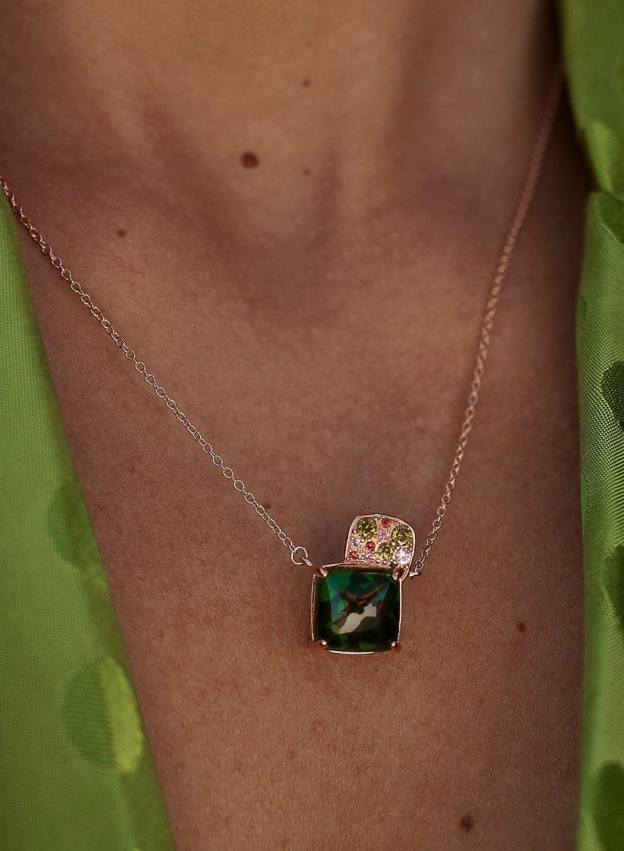 Collar · Collares con piedras en plata baño en rosa tono verde