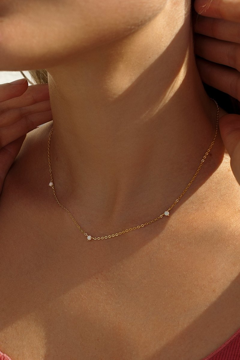 Collares cortos diseño de tres gemas con baño de oro - LINEARGENT