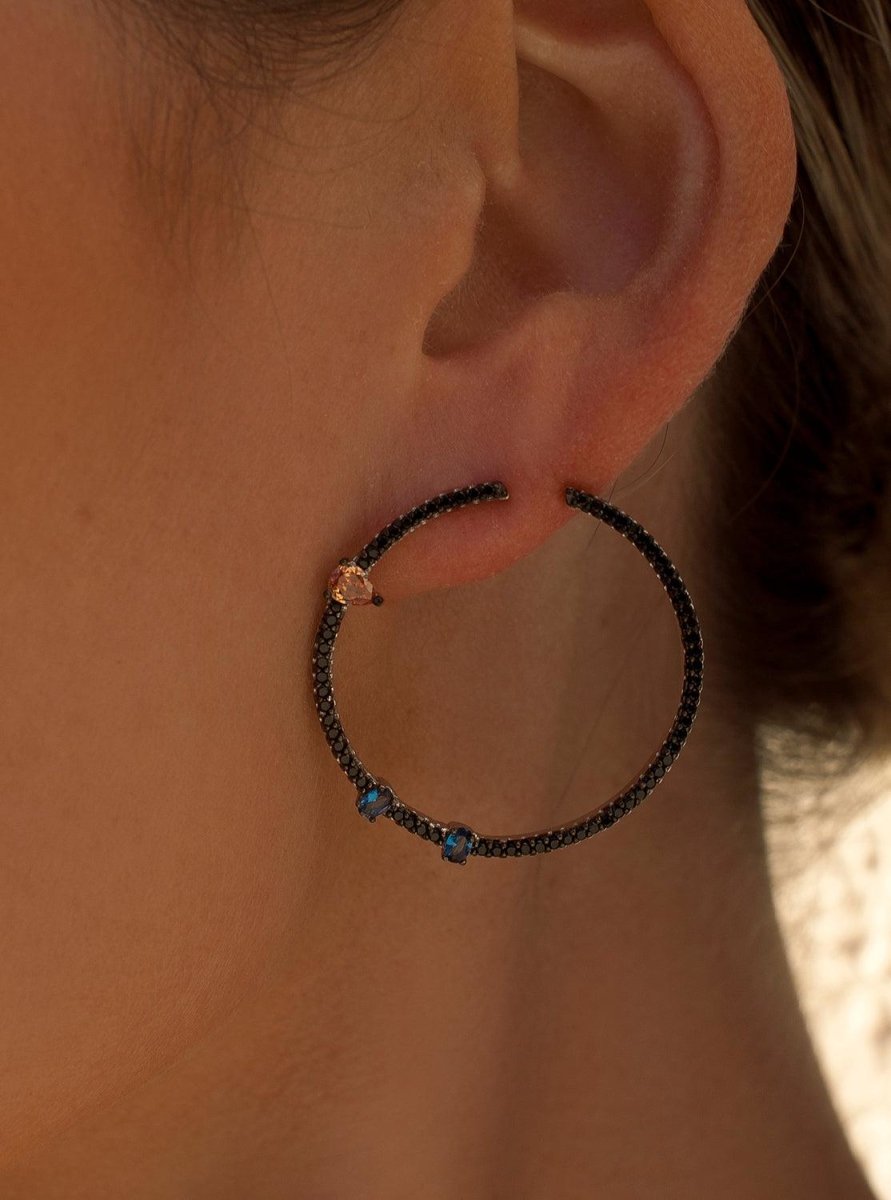 Earrings - Original hoop earrings with asymmetrical bicolor gemstones arrangement